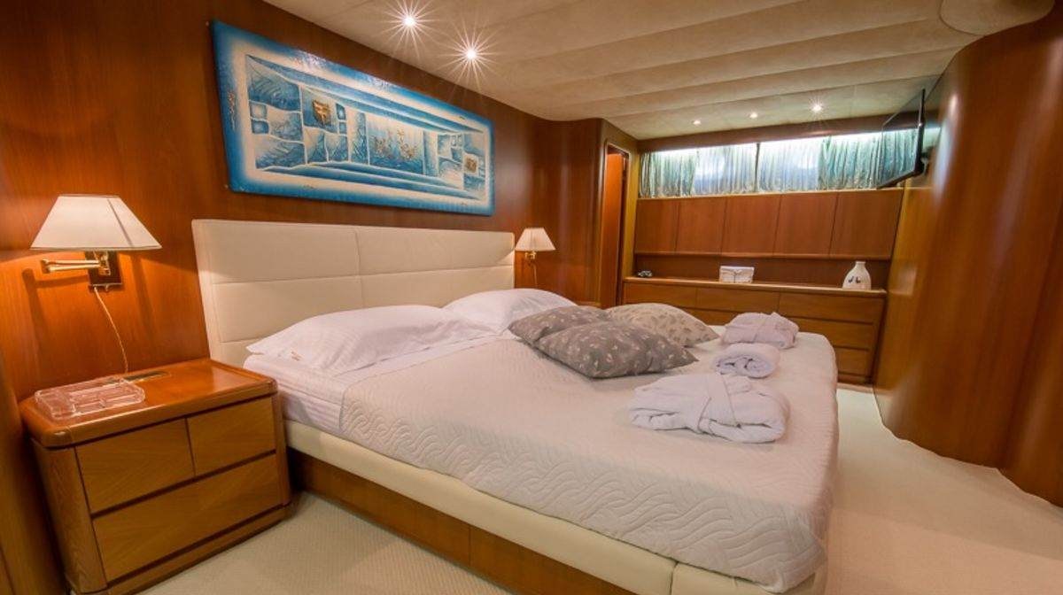 PIERPAOLO IV yacht charter 3