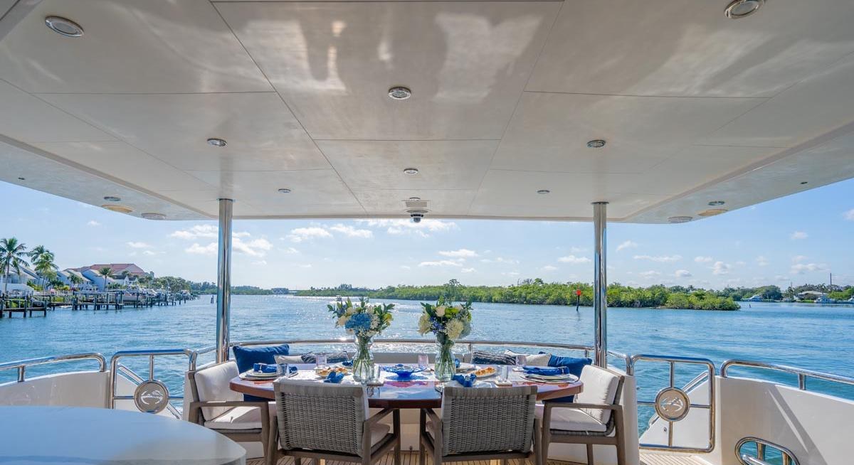 PILOT LOUNGE yacht charter 4