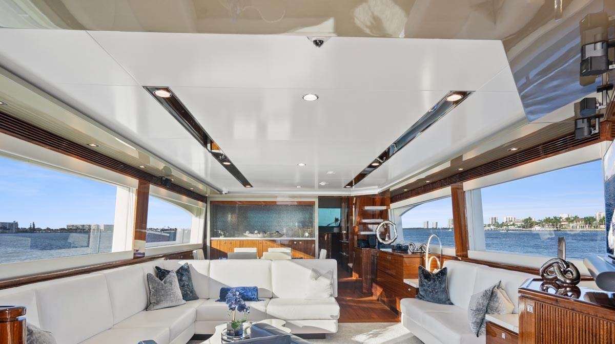 PILOT LOUNGE yacht charter 5