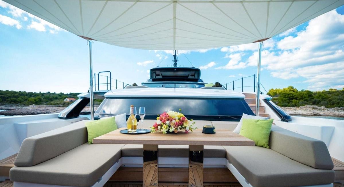 PIOLA yacht charter 2