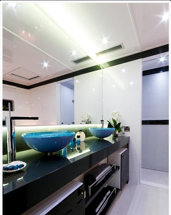 POMAIKAI yacht charter 5