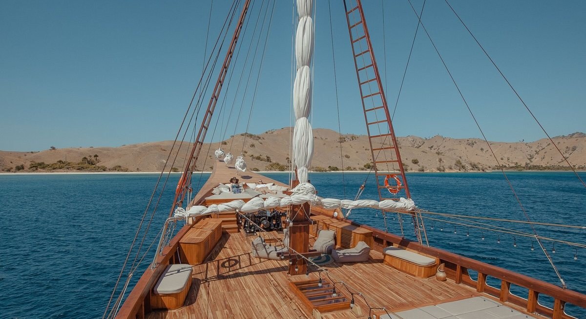 PRANA yacht charter 2