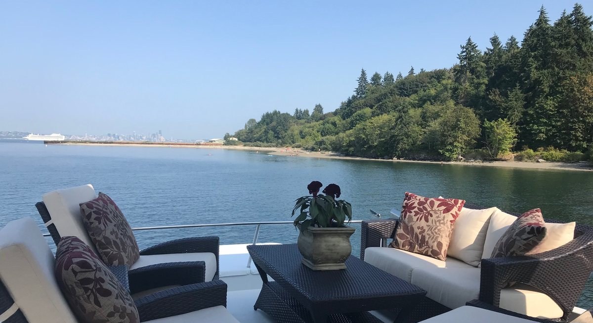 PRIVATE RESERVE yacht charter 2