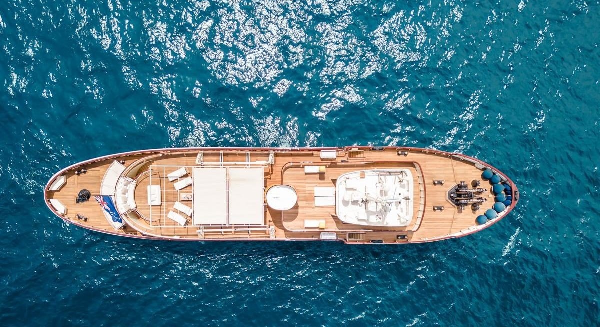 PROMETEJ yacht charter 5