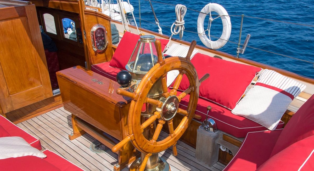 PURITAN yacht charter 3