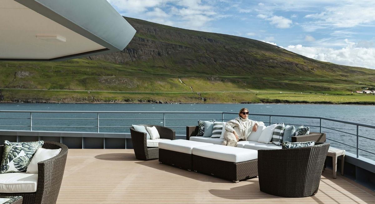 Q yacht charter 5