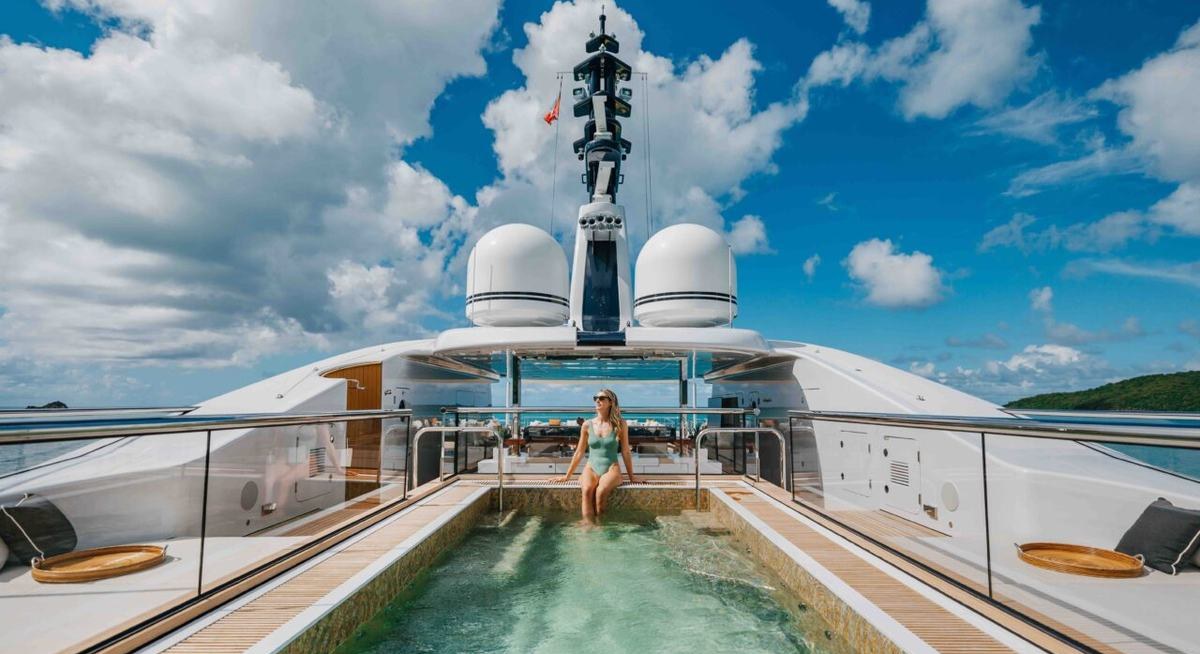 QUANTUM OF SOLACE yacht charter 2
