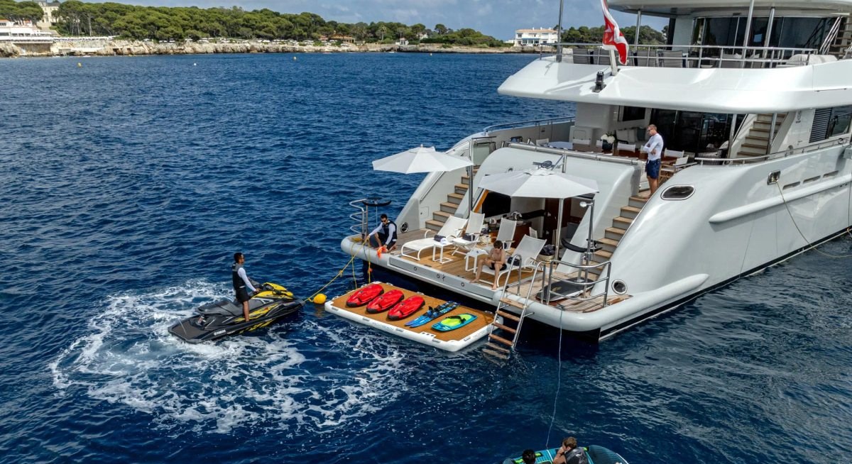 QUASAR yacht charter 5
