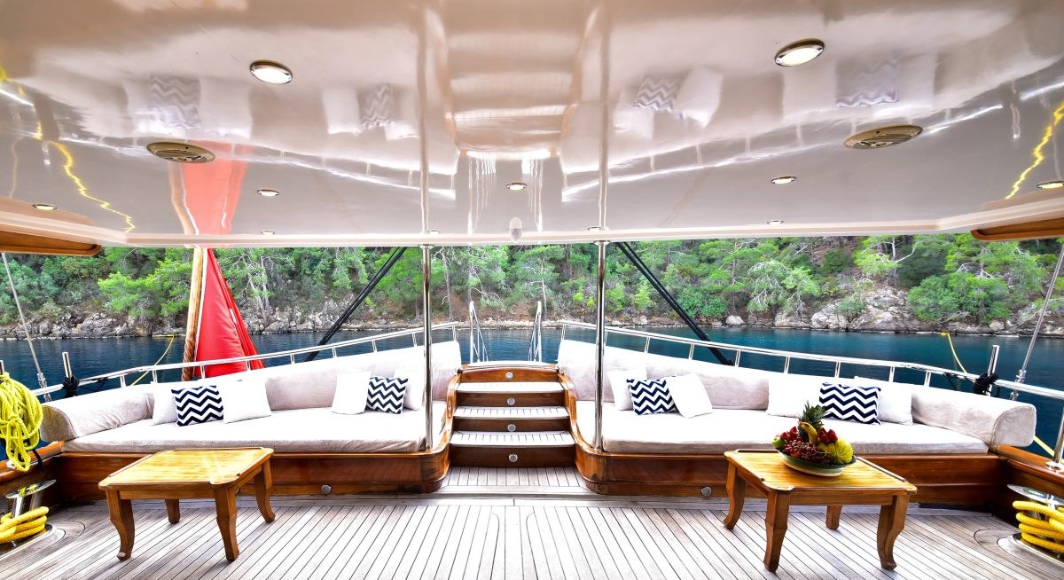 QUEEN ATLANTIS yacht charter 4