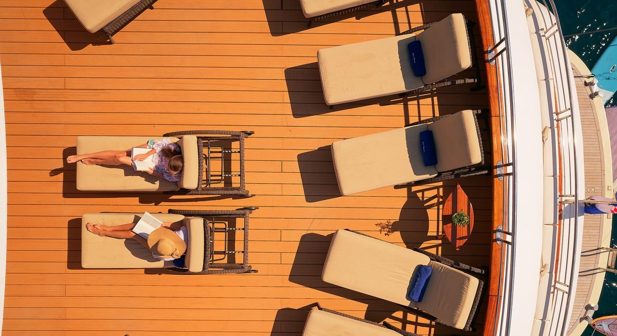 QUEEN ELEGANZA yacht charter 4