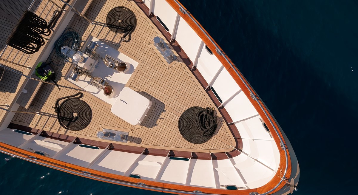 QUEEN ELEGANZA yacht charter 2