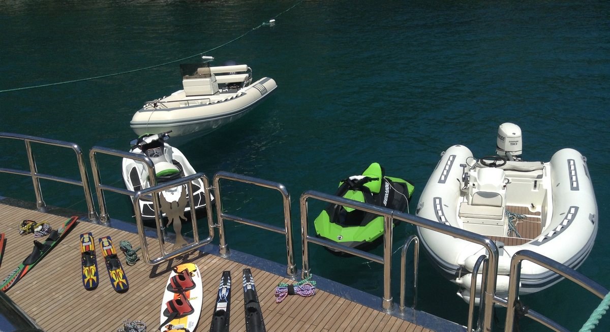 QUEEN MARE yacht charter 5