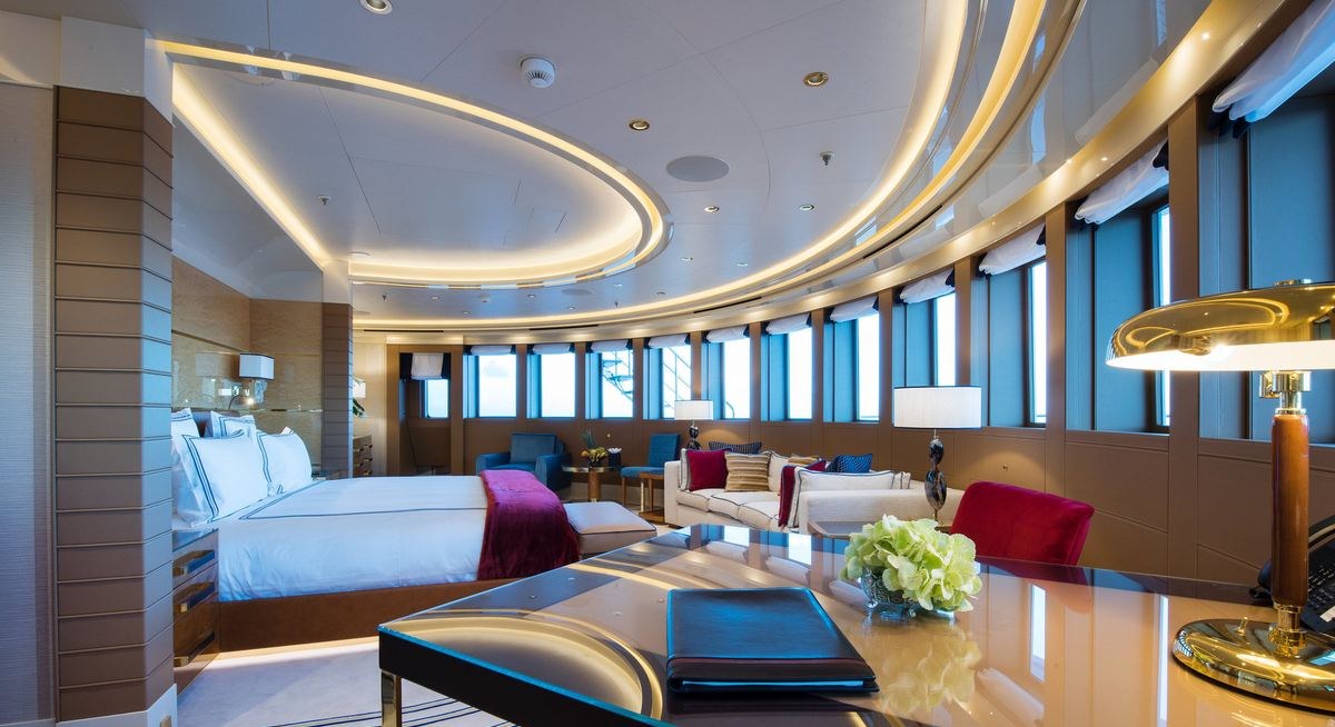 QUEEN MIRI yacht charter 5