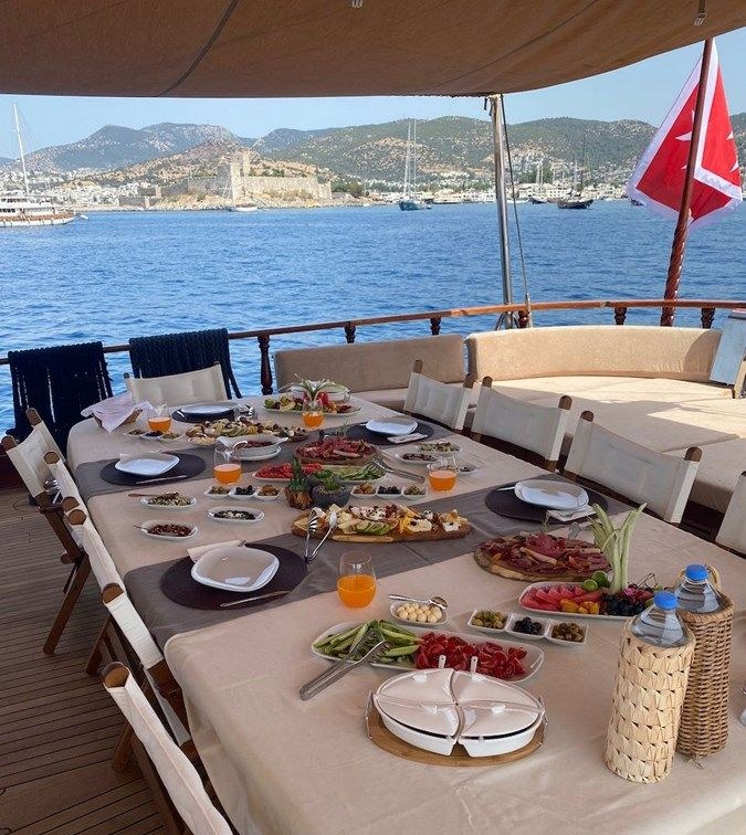 QUEEN OF DATCA yacht charter 3