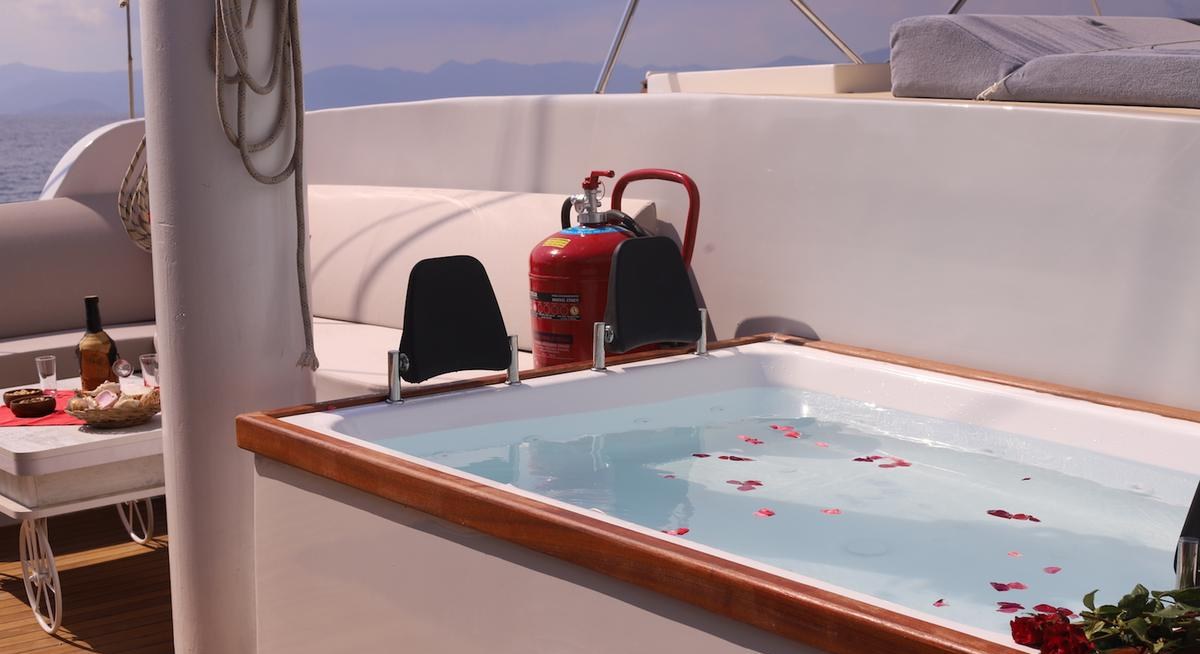 QUEEN OF RTT yacht charter 2
