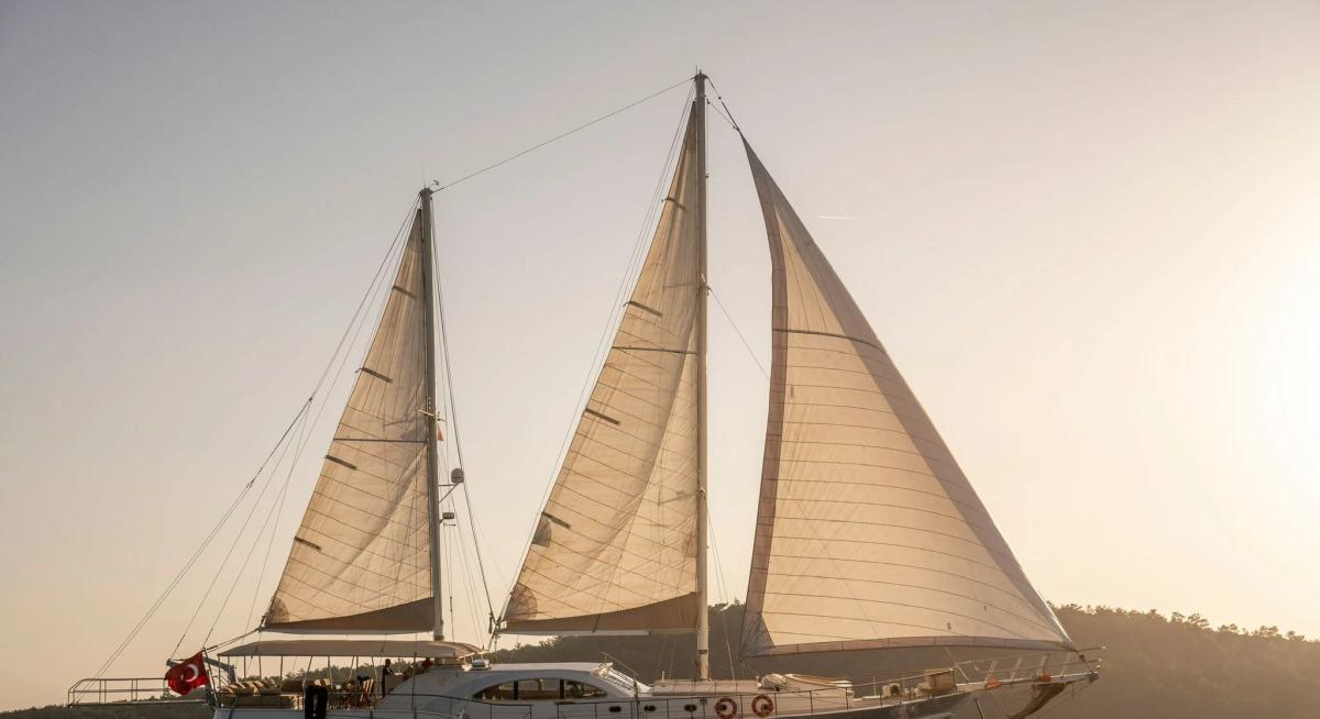 QUEEN OF SEA YACHT CHARTER yacht charter