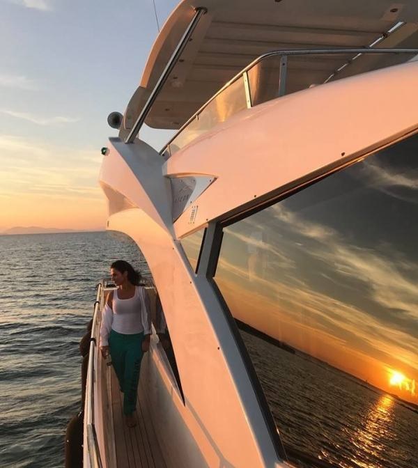 QUESTA È VITA yacht charter 4