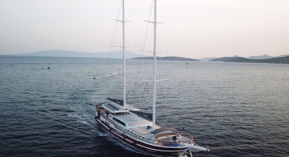 QUESTA VITA yacht charter 3
