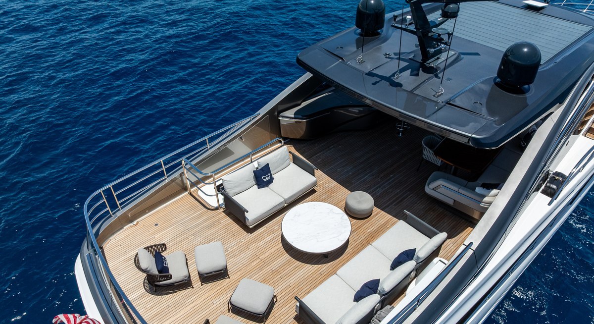 R&R yacht charter 5