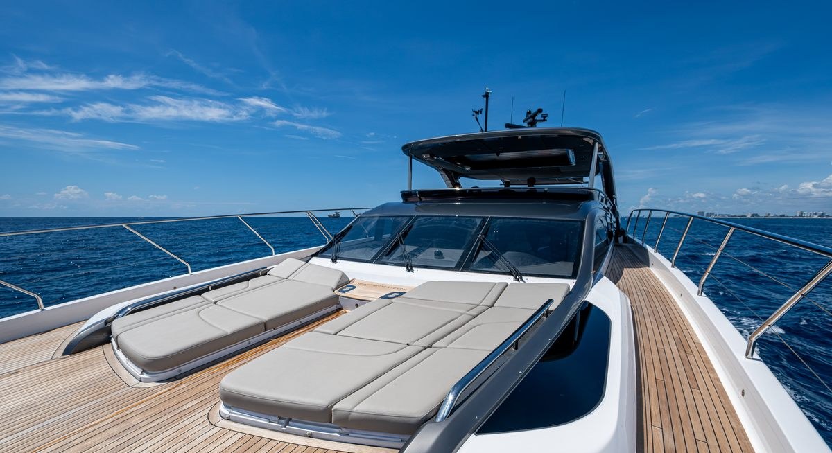 R&R yacht charter 2