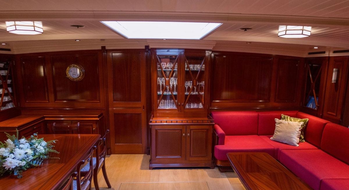 RAINBOW yacht charter 3