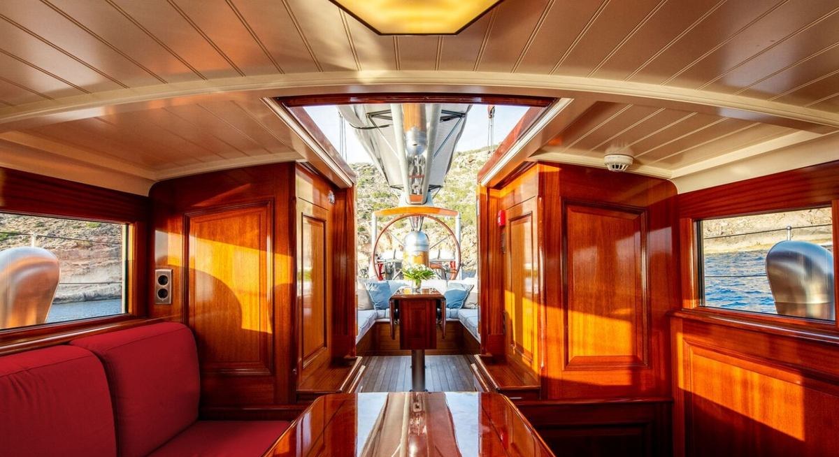 RAINBOW yacht charter 2