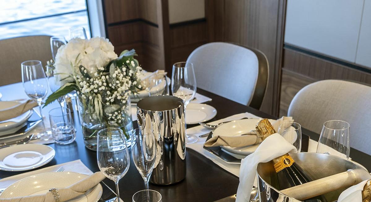 RANIA yacht charter 4