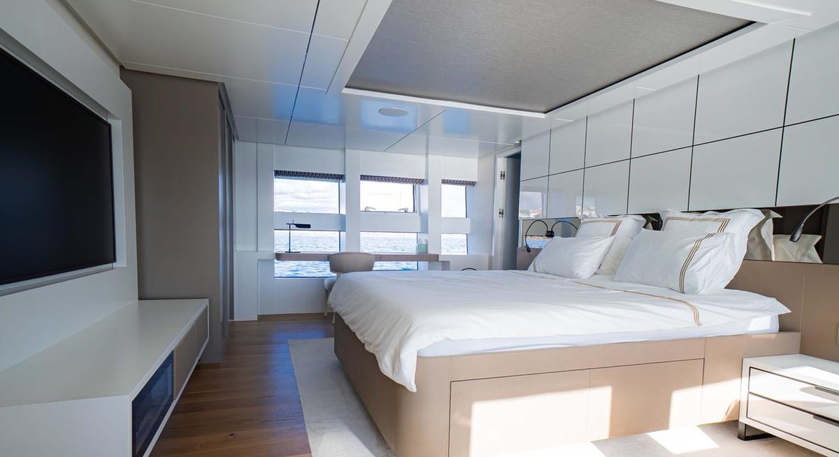 RAY yacht charter 4