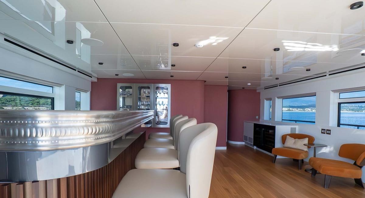 RAY yacht charter 2