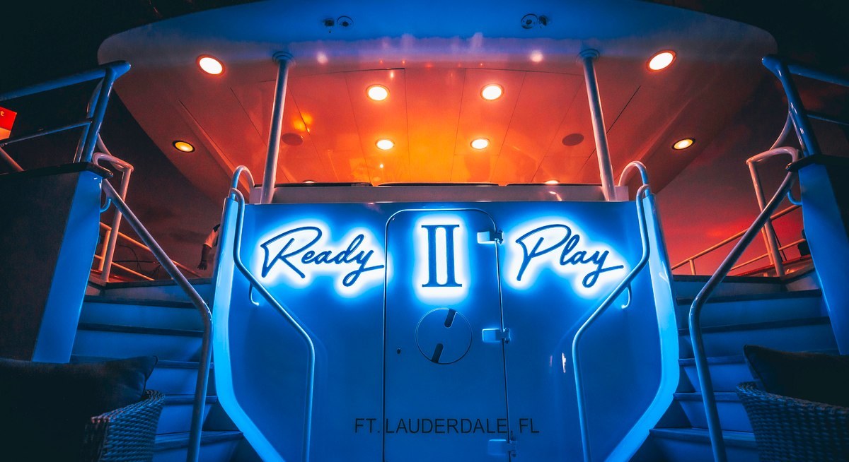 READY II PLAY yacht charter 5