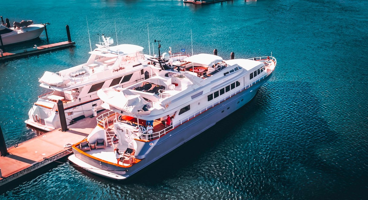 READY II PLAY yacht charter 4