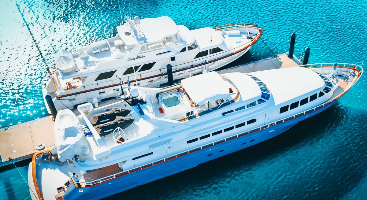 READY II PLAY yacht charter 3