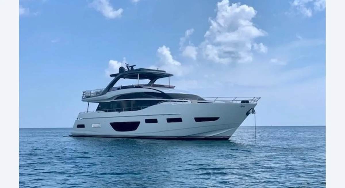 RECORD YEAR yacht charter 5