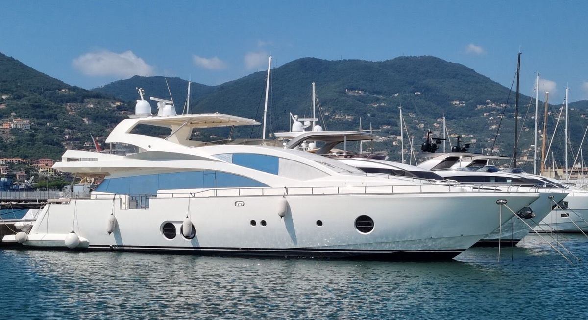 RED ROSE yacht charter 5