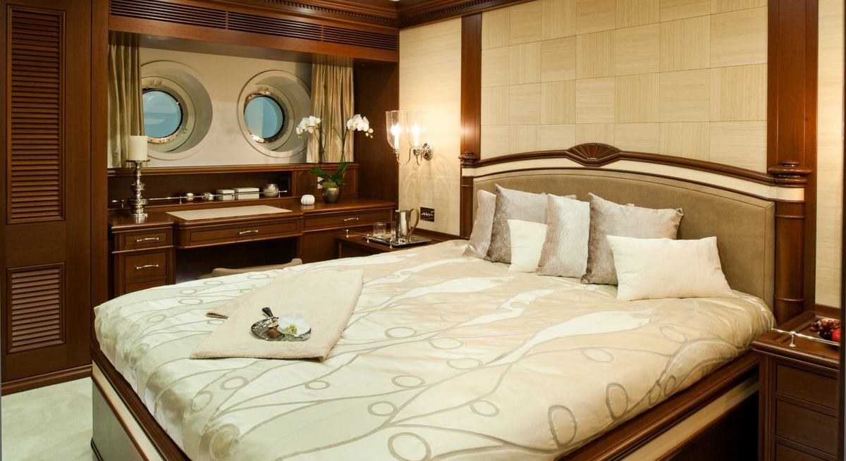 RED SKY yacht charter 5