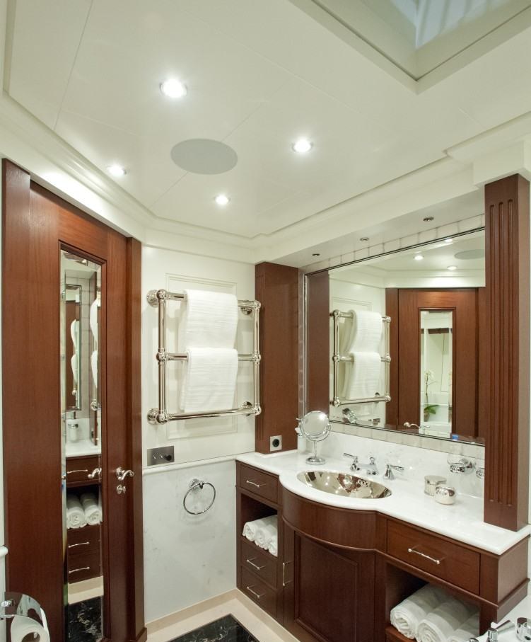 RED SKY yacht charter 3