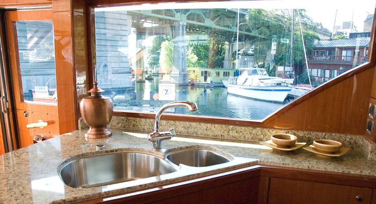 REEL TEXAN yacht charter 2