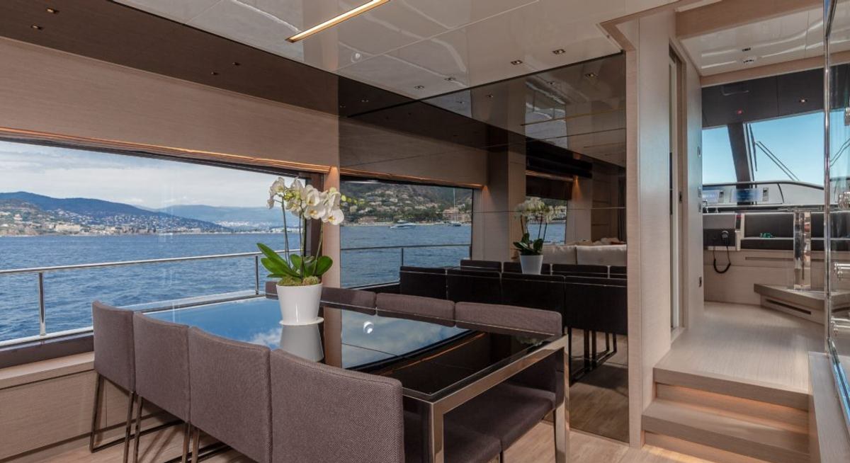 REGINE OF CANNES yacht charter 3