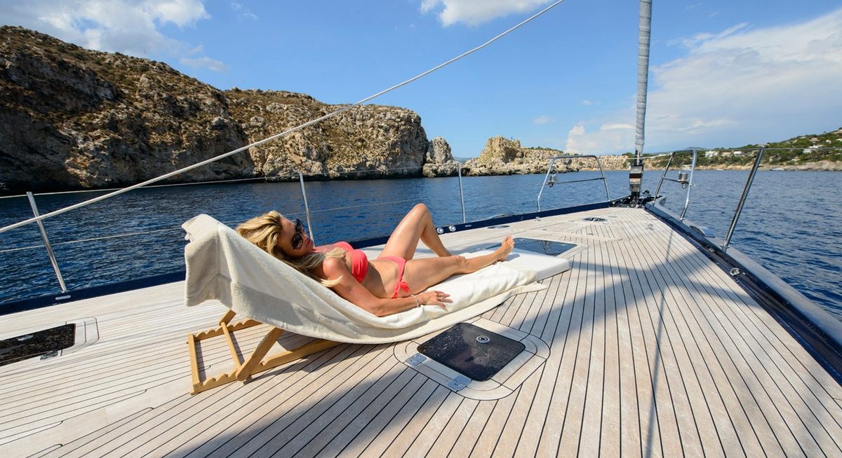 REINA yacht charter 2