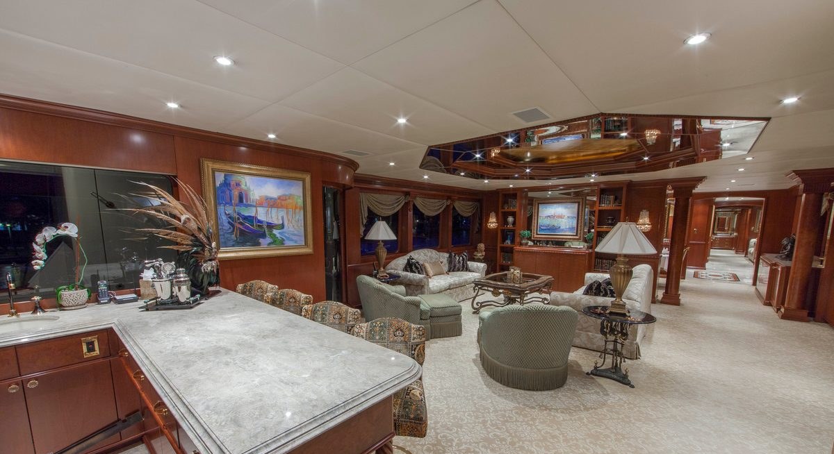 RELENTLESS yacht charter 4