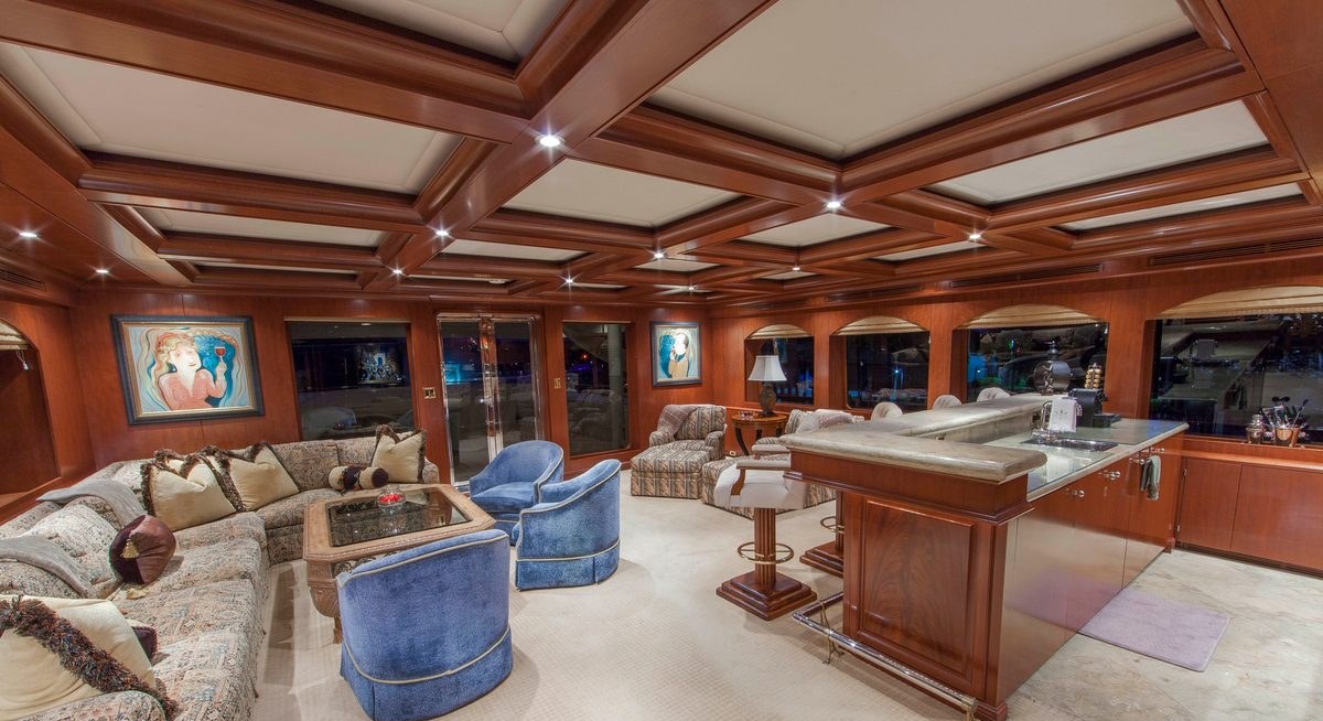 RELENTLESS yacht charter 5