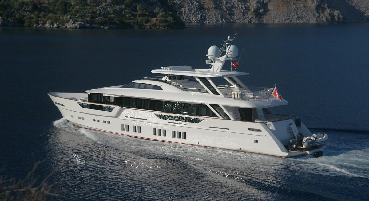 REM yacht charter 5