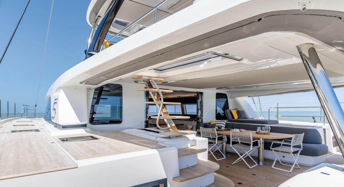 REVE BLEU yacht charter 3