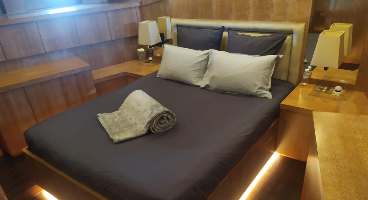 REVELLA yacht charter 5