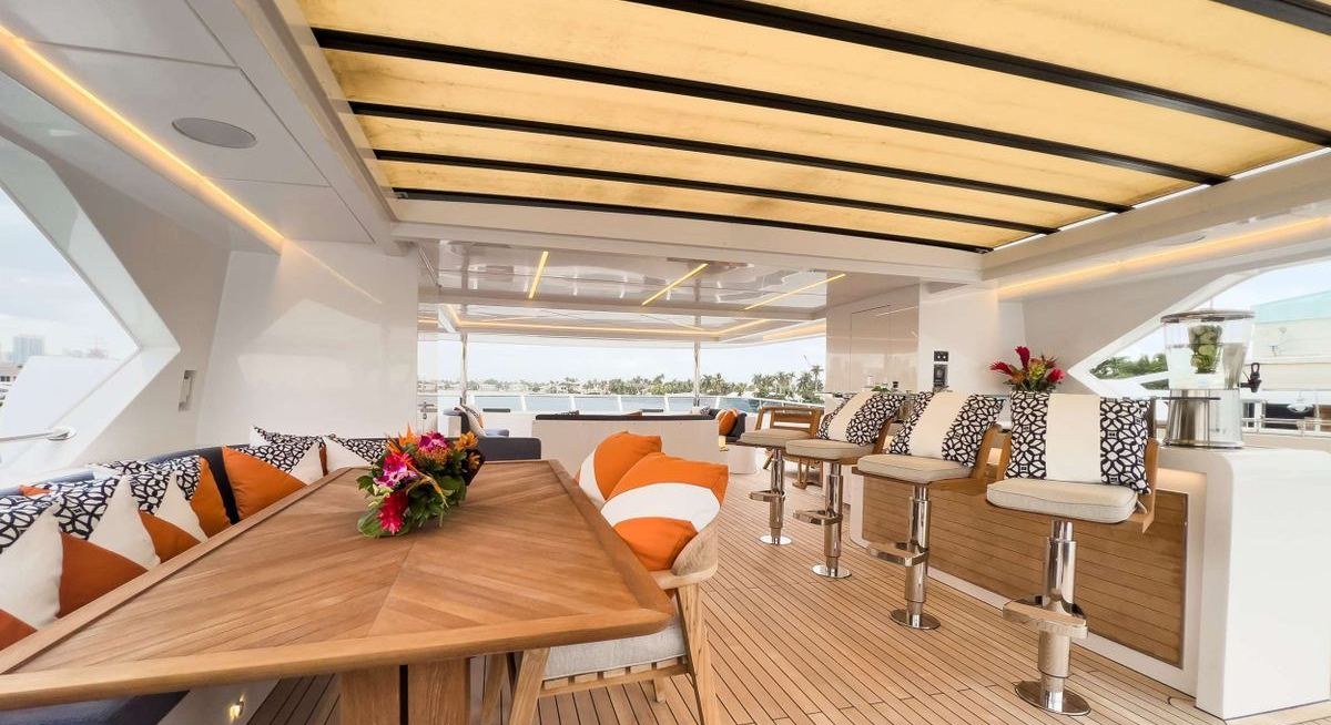 RISING DAWN yacht charter 4
