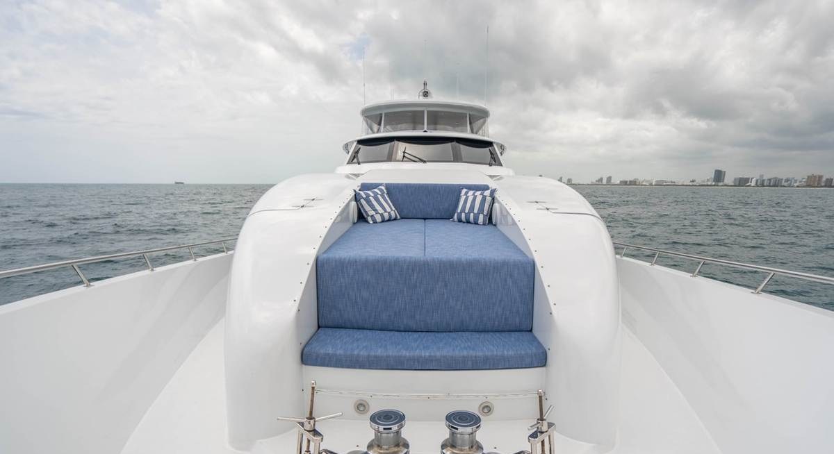 RISK & REWARD yacht charter 2