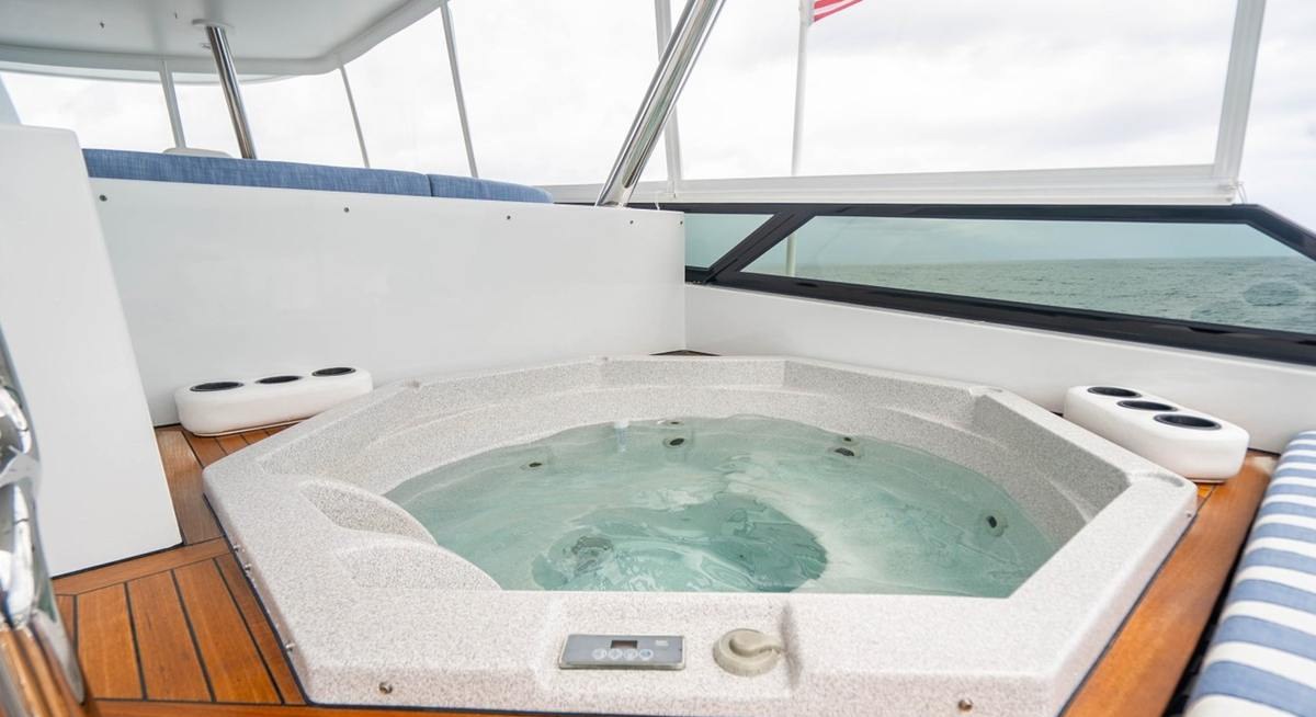 RISK & REWARD yacht charter 3