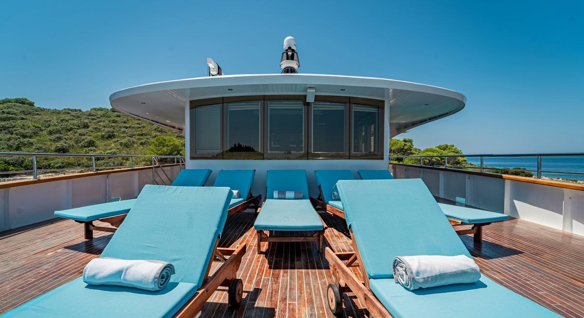 RIVA yacht charter 3