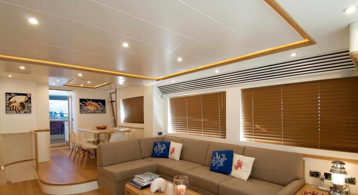 RIVIERA yacht charter 4