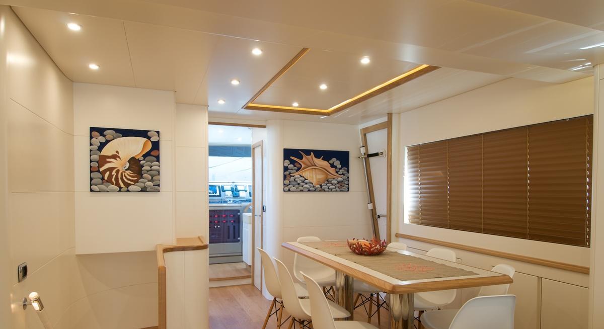 RIVIERA yacht charter 5